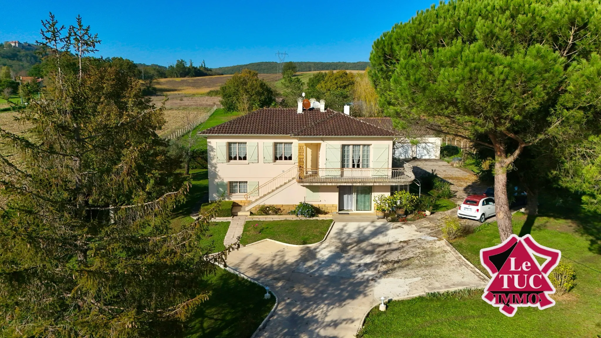 Maison 4 chambres avec double garage et grand jardin à Dausse 