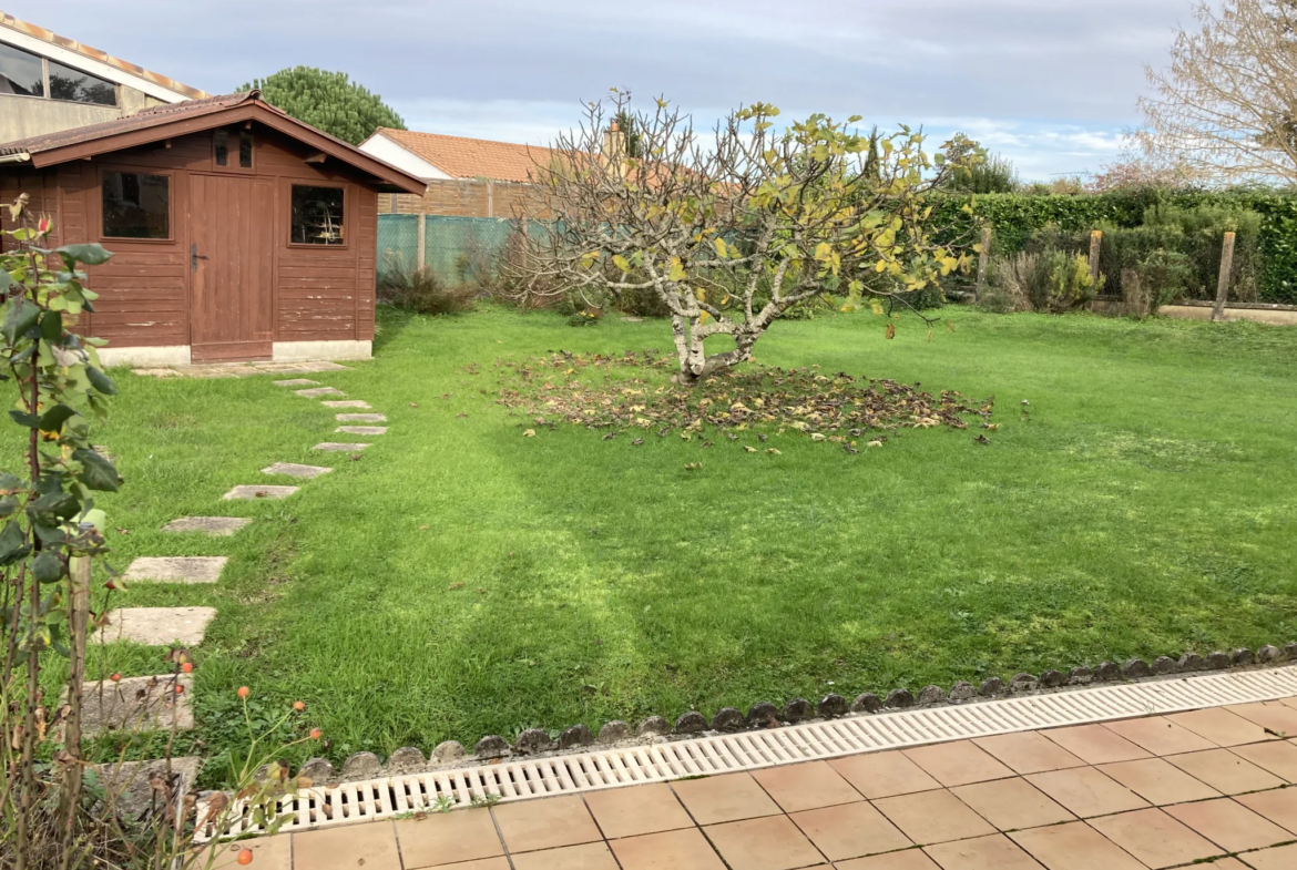 Maison à vendre à Bazas - Style landais avec jardin et véranda 