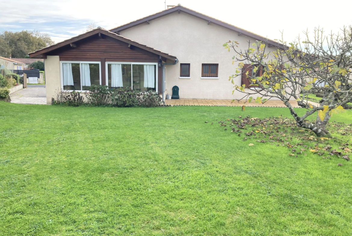 Maison à vendre à Bazas - Style landais avec jardin et véranda 