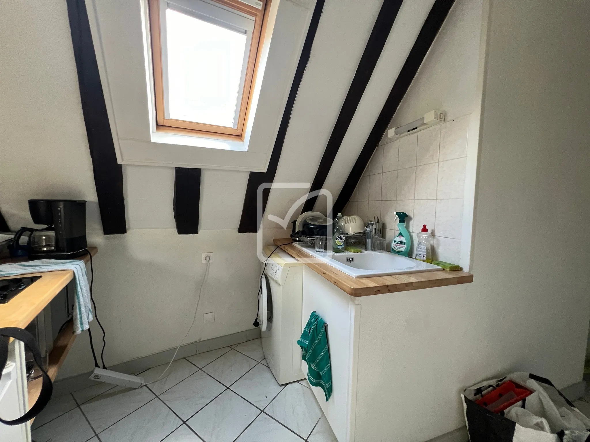 Appartement Meublé au Dernier Étage à Poitiers - Idéal Investissement 