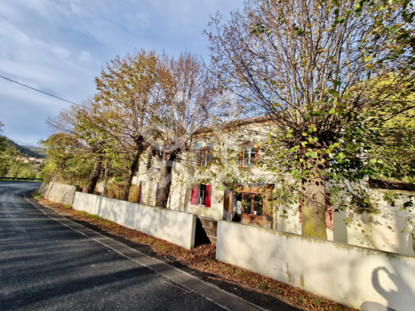 Maison spacieuse à Torsiac avec grand terrain de 9625 m²