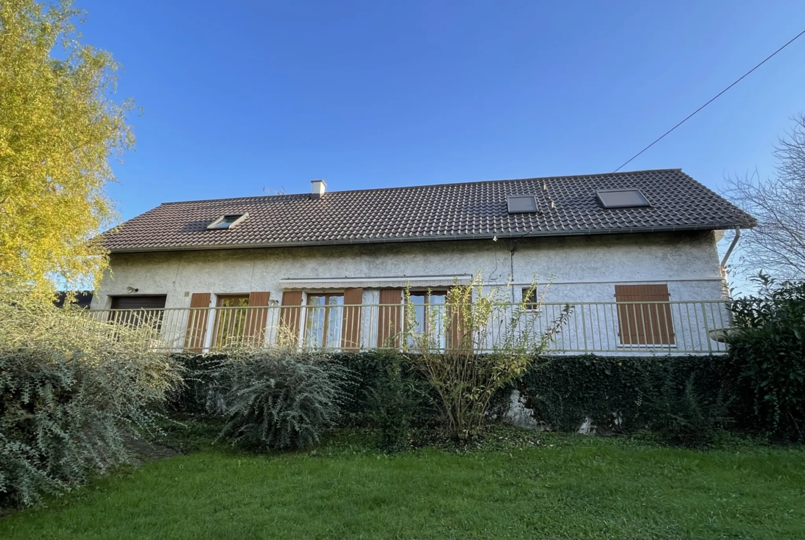 Maison familiale spacieuse à Creuzier-le-Neuf 