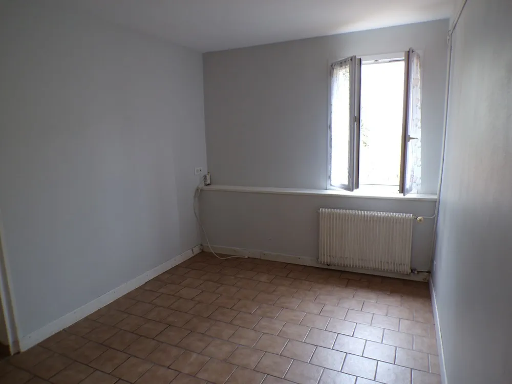 Maison de ville T2 avec dépendance à Cusset - 88000 EUR 