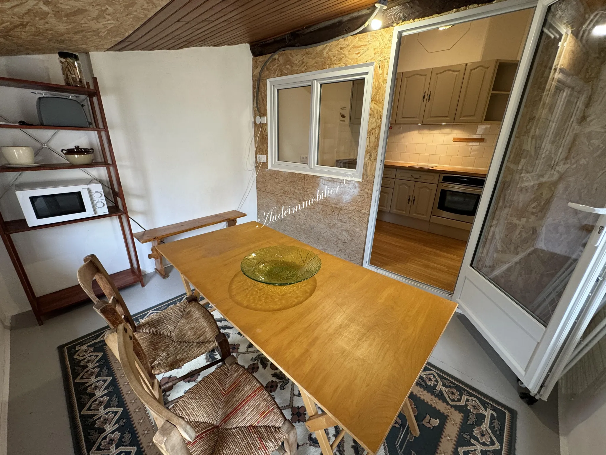 Maison de ville à Limoux avec cour et loggia 