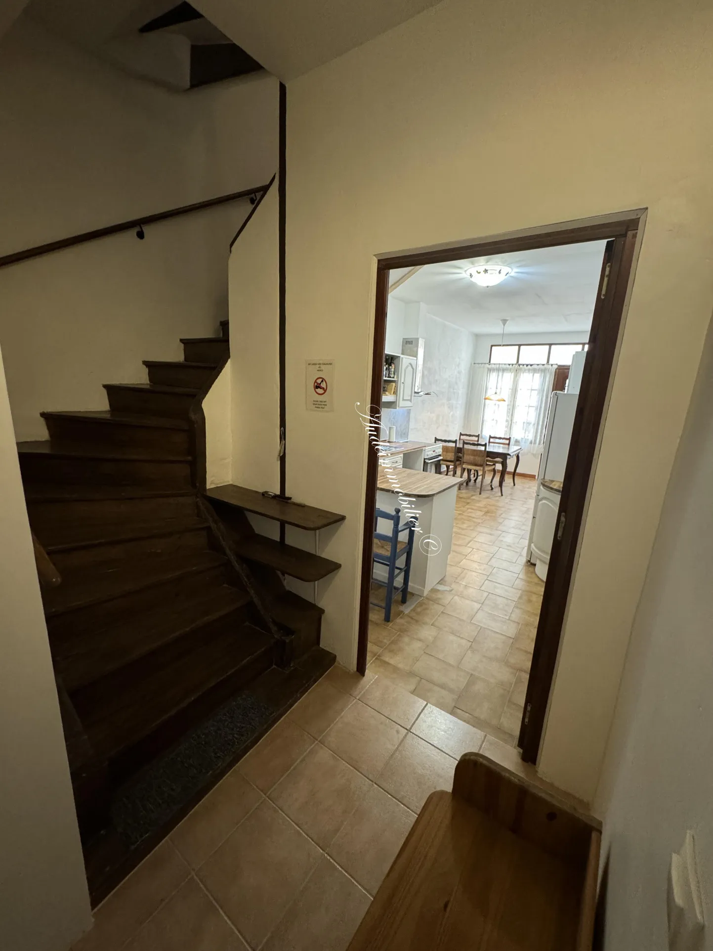 Maison de ville à Limoux avec cour et loggia 