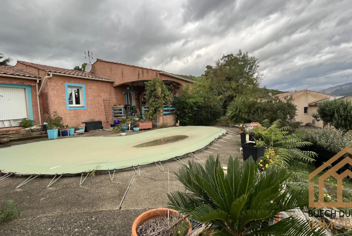 Maison à vendre à Peipin avec piscine et vue dégagée 