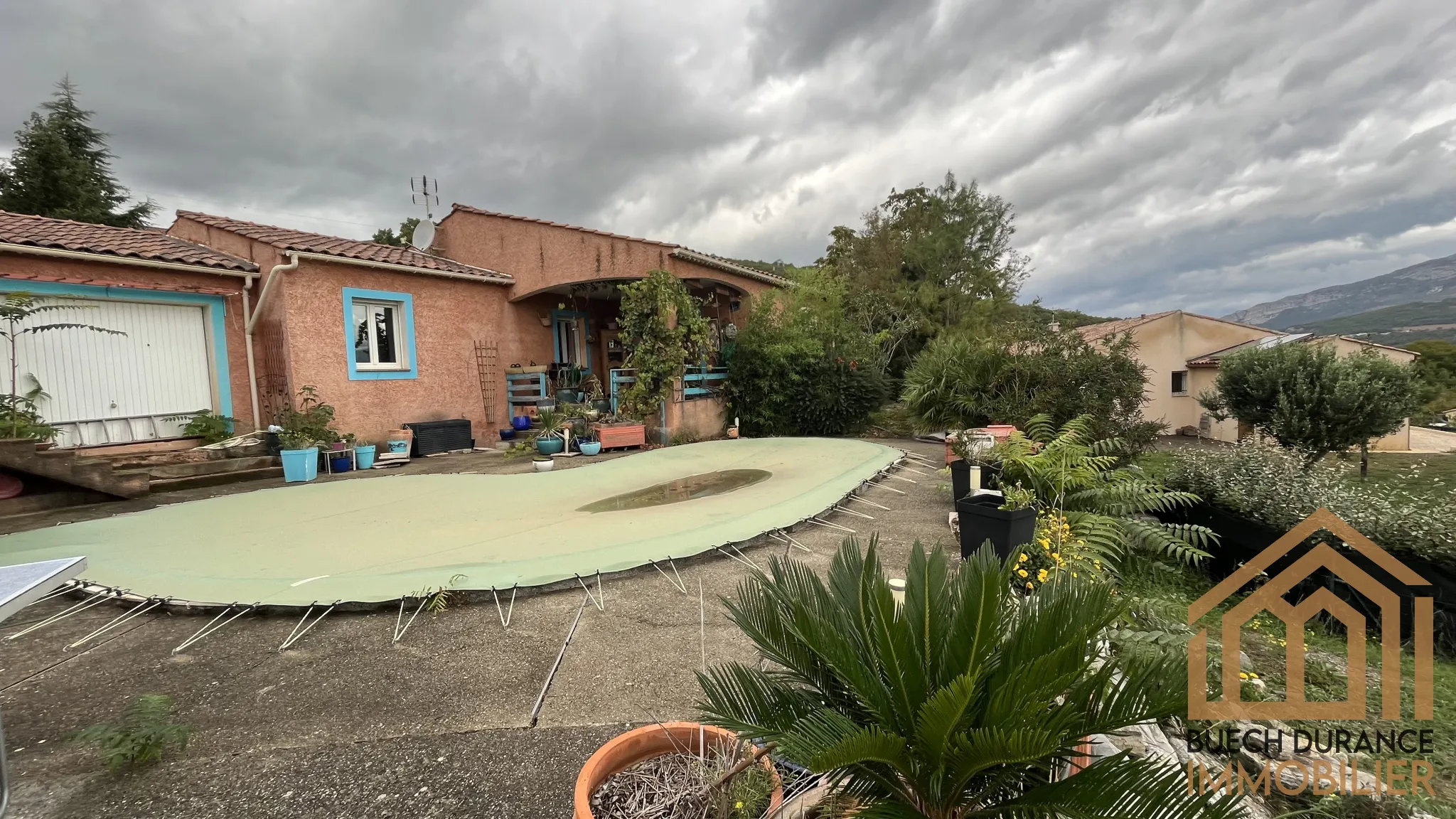 Maison à vendre à Peipin avec piscine et vue dégagée 