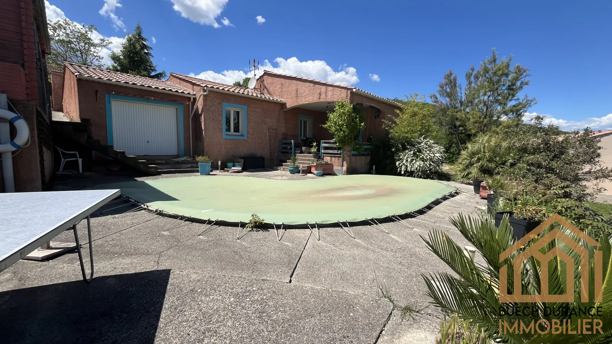 Maison à vendre à Peipin avec piscine et vue dégagée 