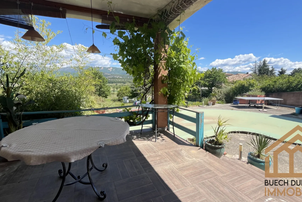 Maison à vendre à Peipin avec piscine et vue dégagée 