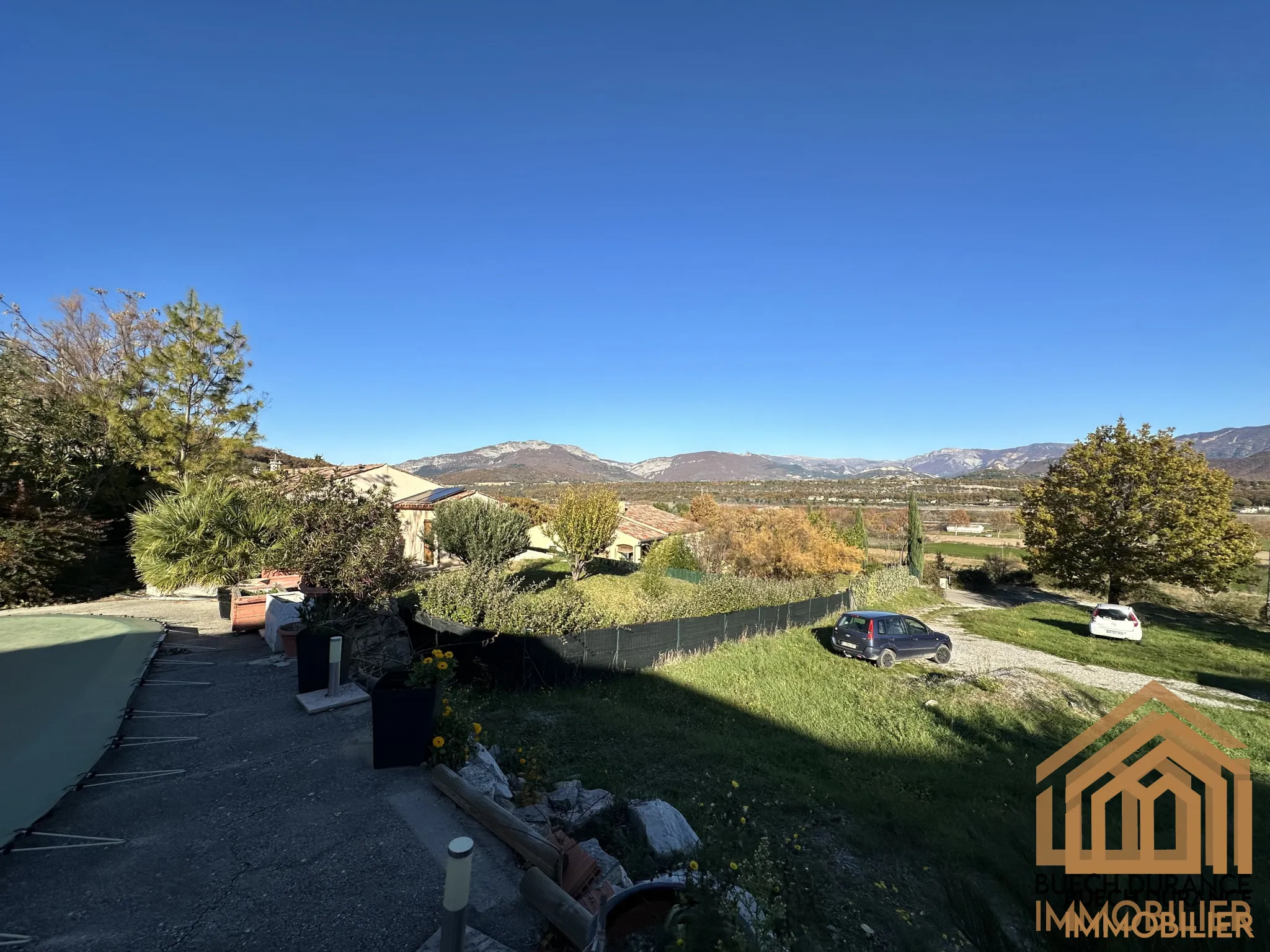 Maison à vendre à Peipin avec piscine et vue dégagée 