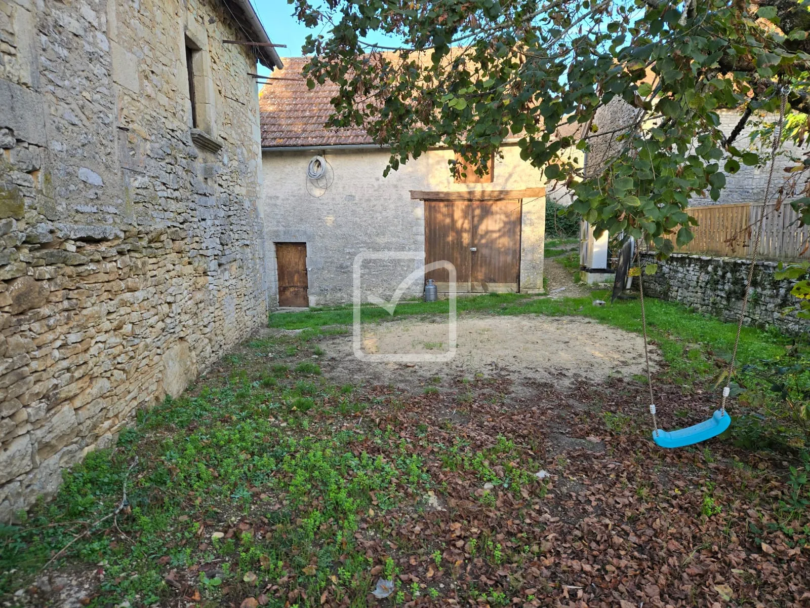 Maison de village de 140 m2 avec dépendances à Thenon 