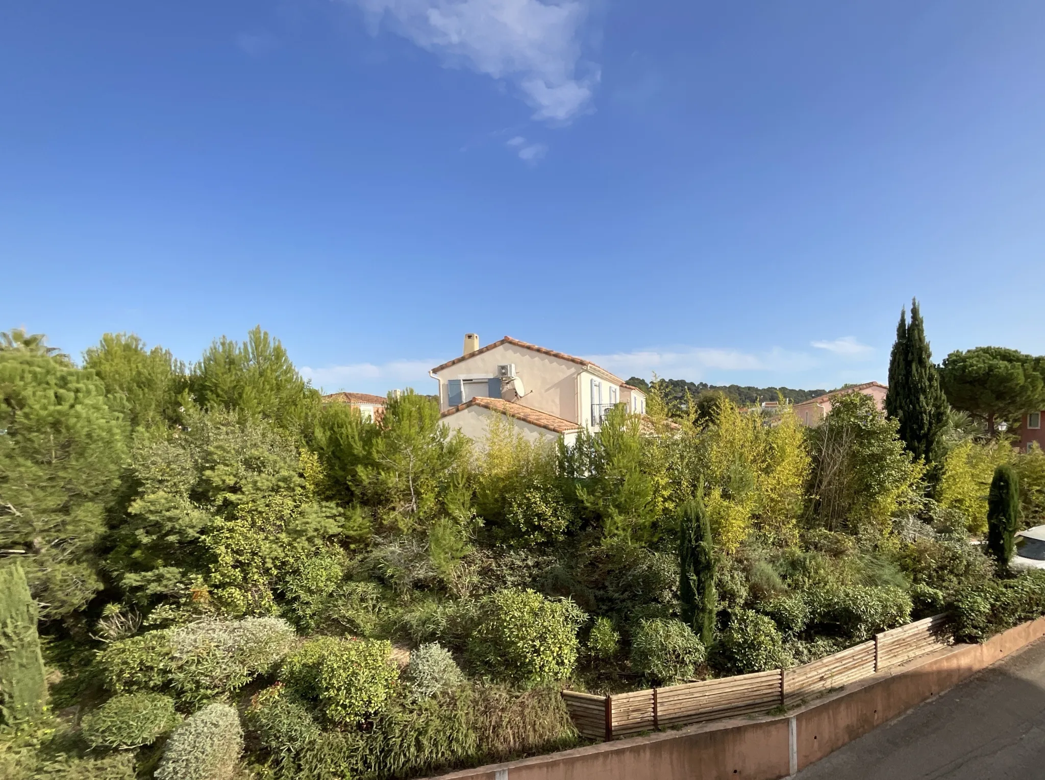 Appartement 2 pièces lumineux en dernier étage avec terrasse à Cannes 