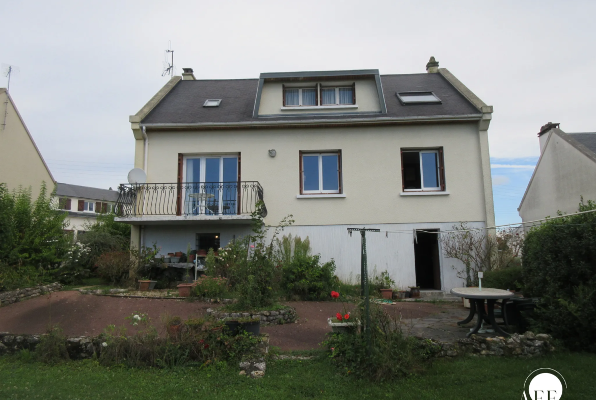 Grande maison indépendante à La Ferté-Gaucher avec sous-sol total 