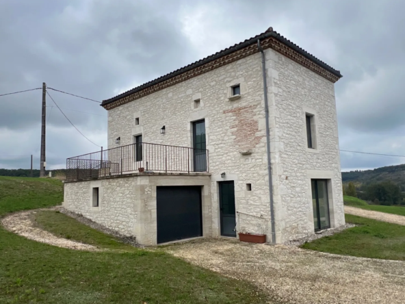 Maison en pierre rénovée avec 3 hectares à St Matre