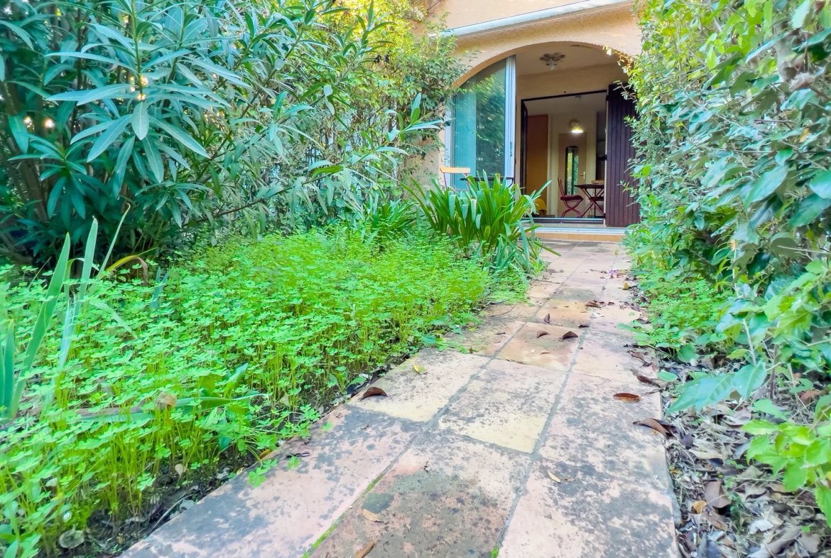 Appartement meublé avec jardin à La Londe les Maures 