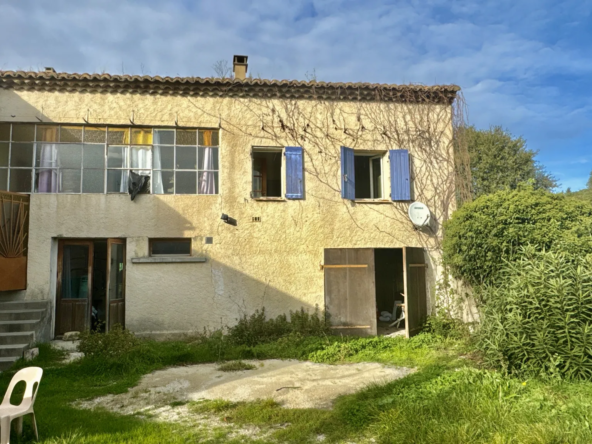 Maison à rénover à Collorgues de 84,64 m² avec jardin