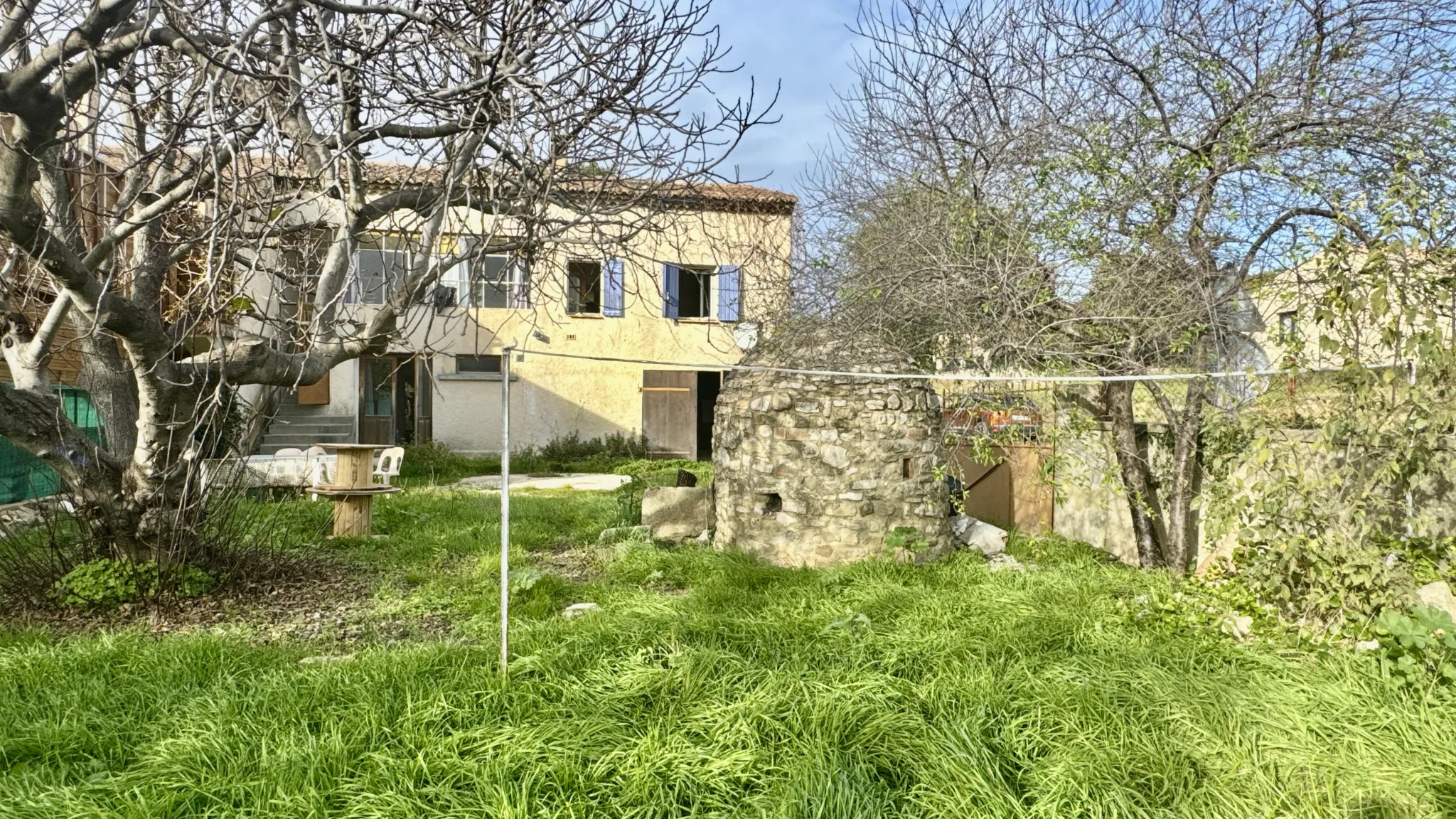 Maison à rénover à Collorgues de 84,64 m² avec jardin 