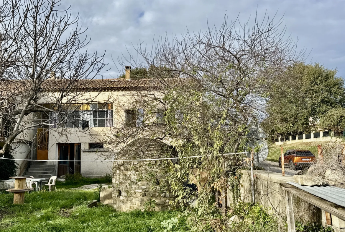 Maison à rénover à Collorgues de 84,64 m² avec jardin 