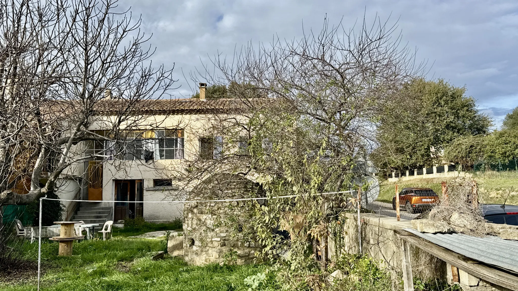 Maison à rénover à Collorgues de 84,64 m² avec jardin 