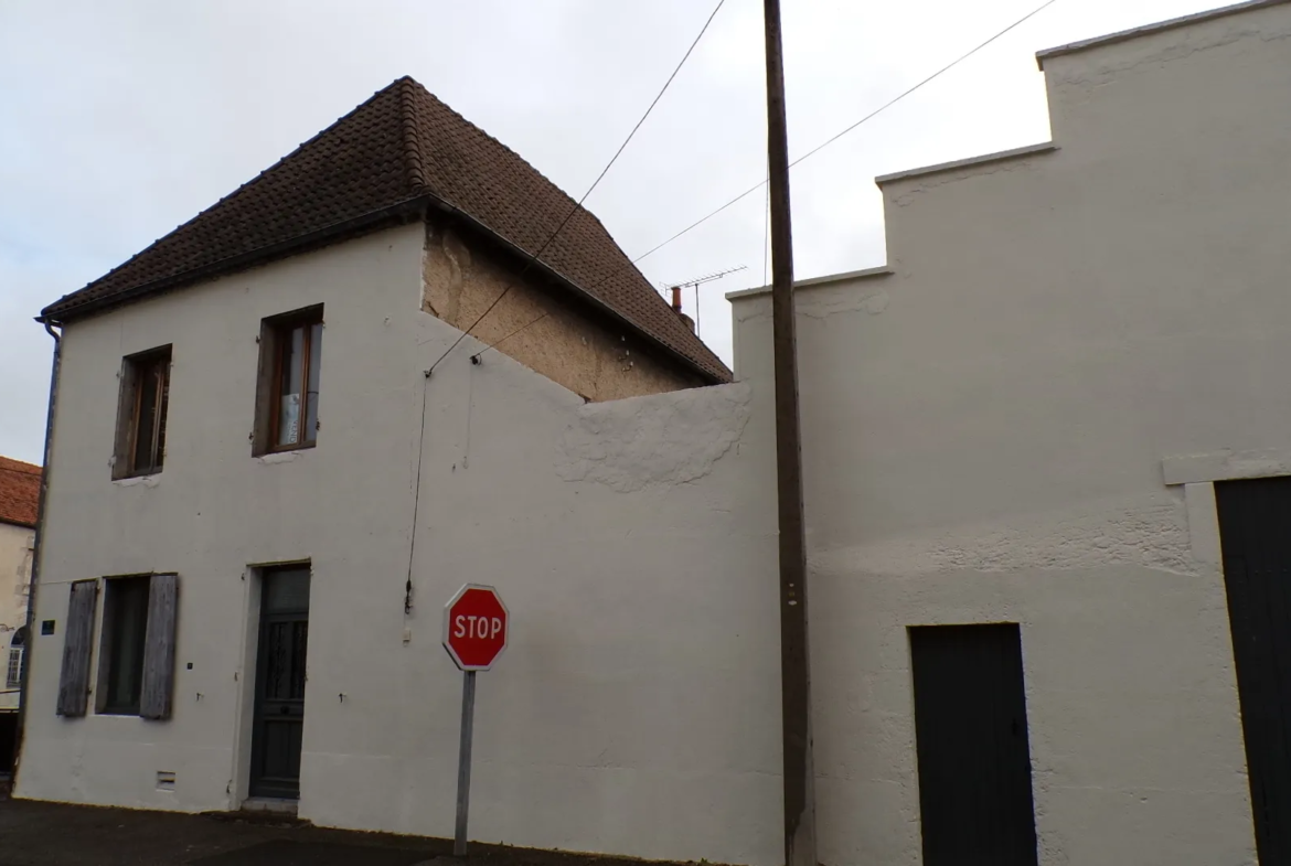 Maison d'habitation avec appartement et restaurant à Saint-Gérand-Le-Puy 