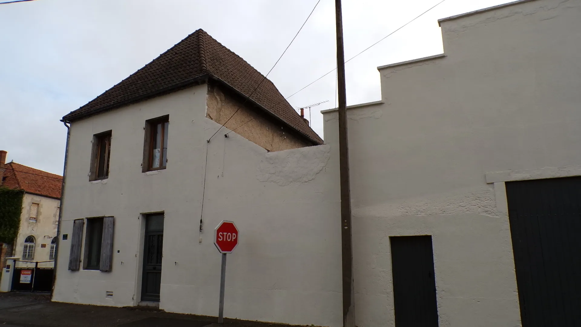 Maison d'habitation avec appartement et restaurant à Saint-Gérand-Le-Puy 