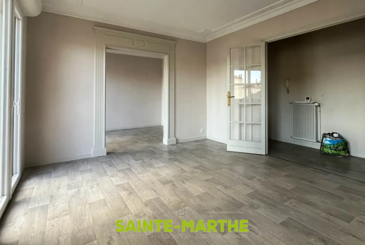 Appartement T3 lumineux à Niort Gare avec balcons et garage 