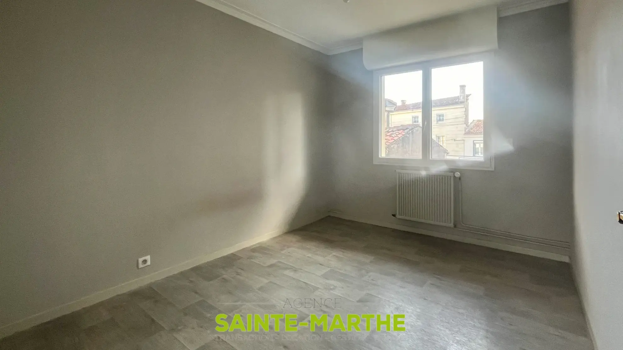 Appartement T3 lumineux à Niort Gare avec balcons et garage 