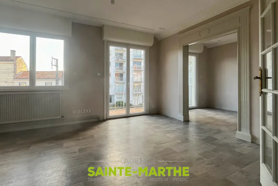 Appartement T3 lumineux à Niort Gare avec balcons et garage 