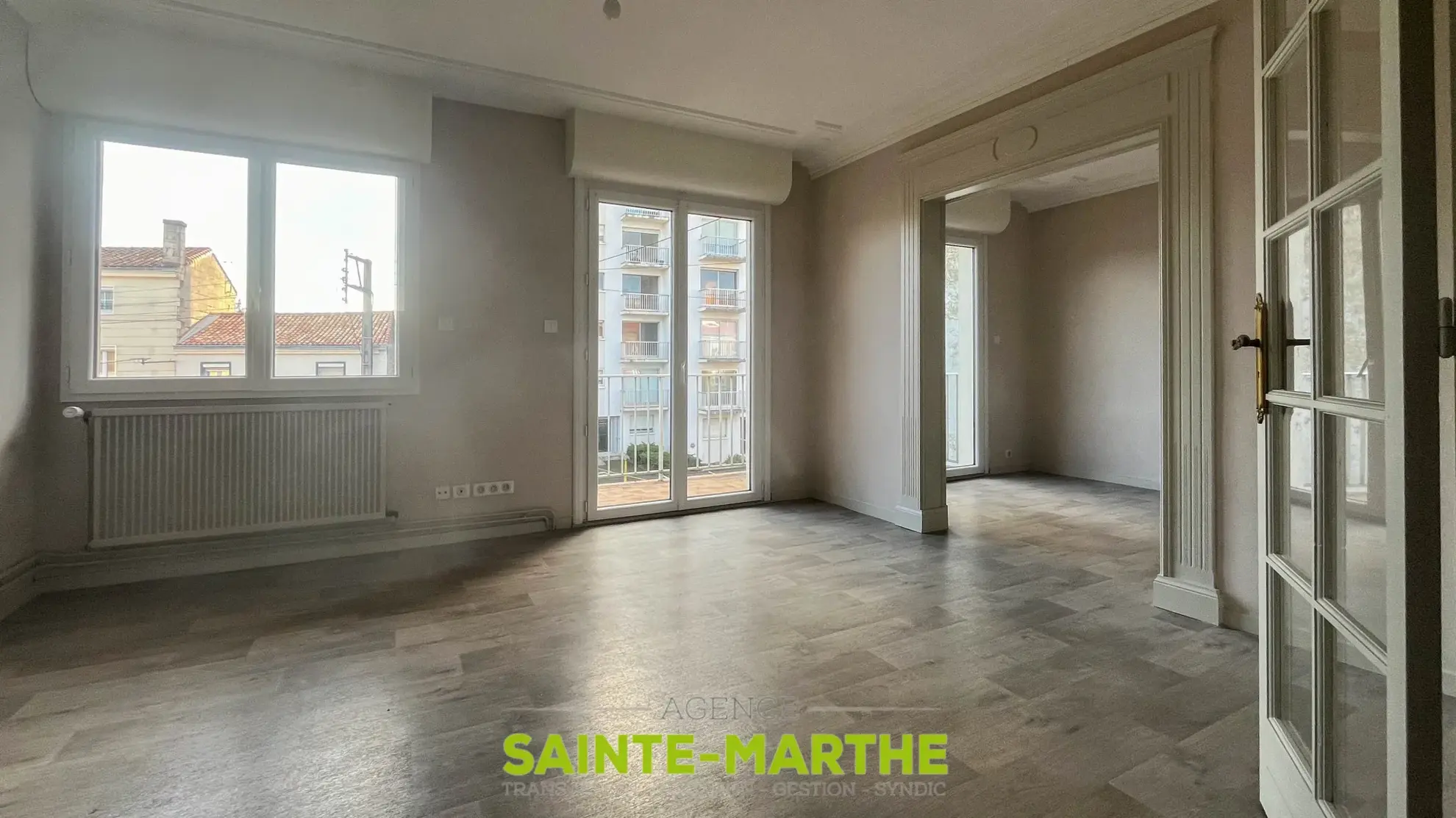 Appartement T3 lumineux à Niort Gare avec balcons et garage 