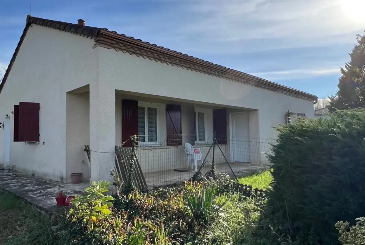 Maison de plain-pied rare à Montayral avec beau terrain de 4964 m² 