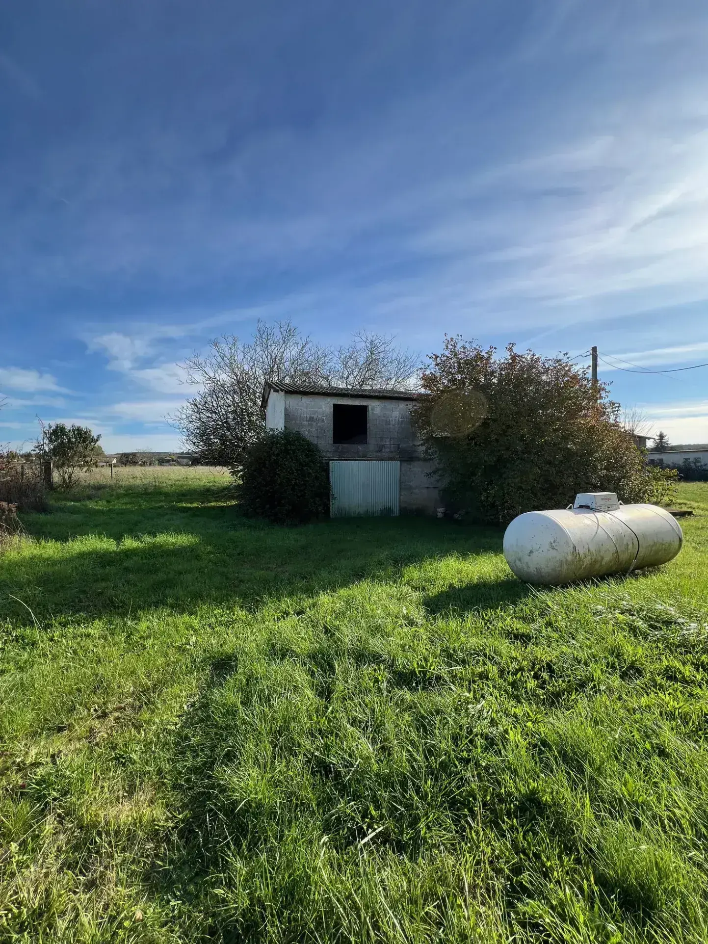 Maison de plain-pied rare à Montayral avec beau terrain de 4964 m² 