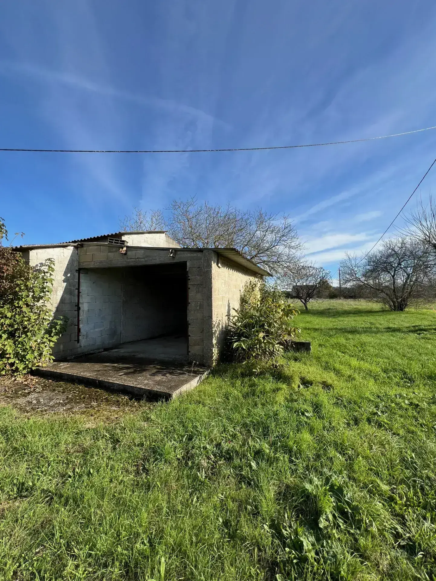 Maison de plain-pied rare à Montayral avec beau terrain de 4964 m² 