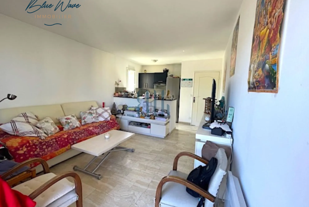 Appartement T2 avec aperçu sur mer à Cavalaire-sur-Mer 