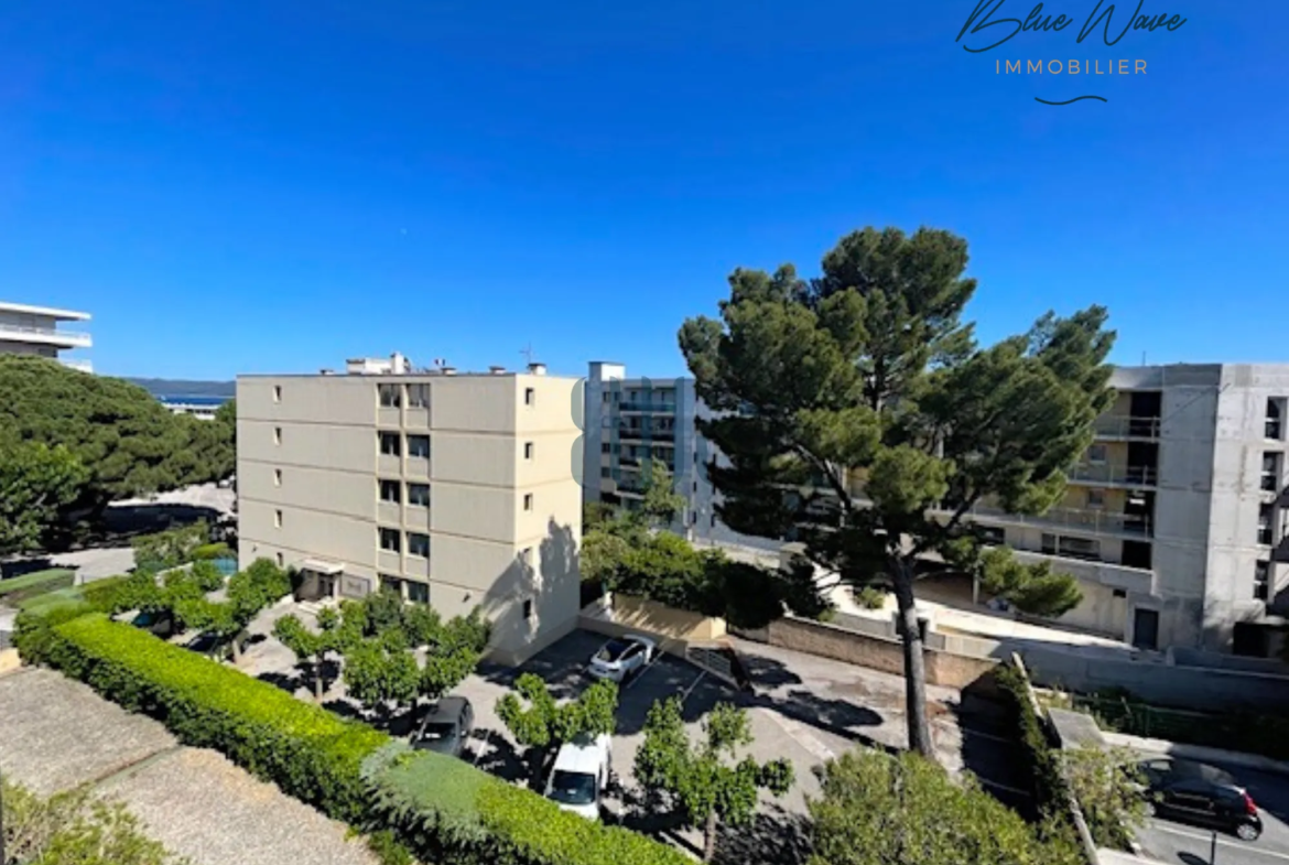 Appartement T2 avec aperçu sur mer à Cavalaire-sur-Mer 