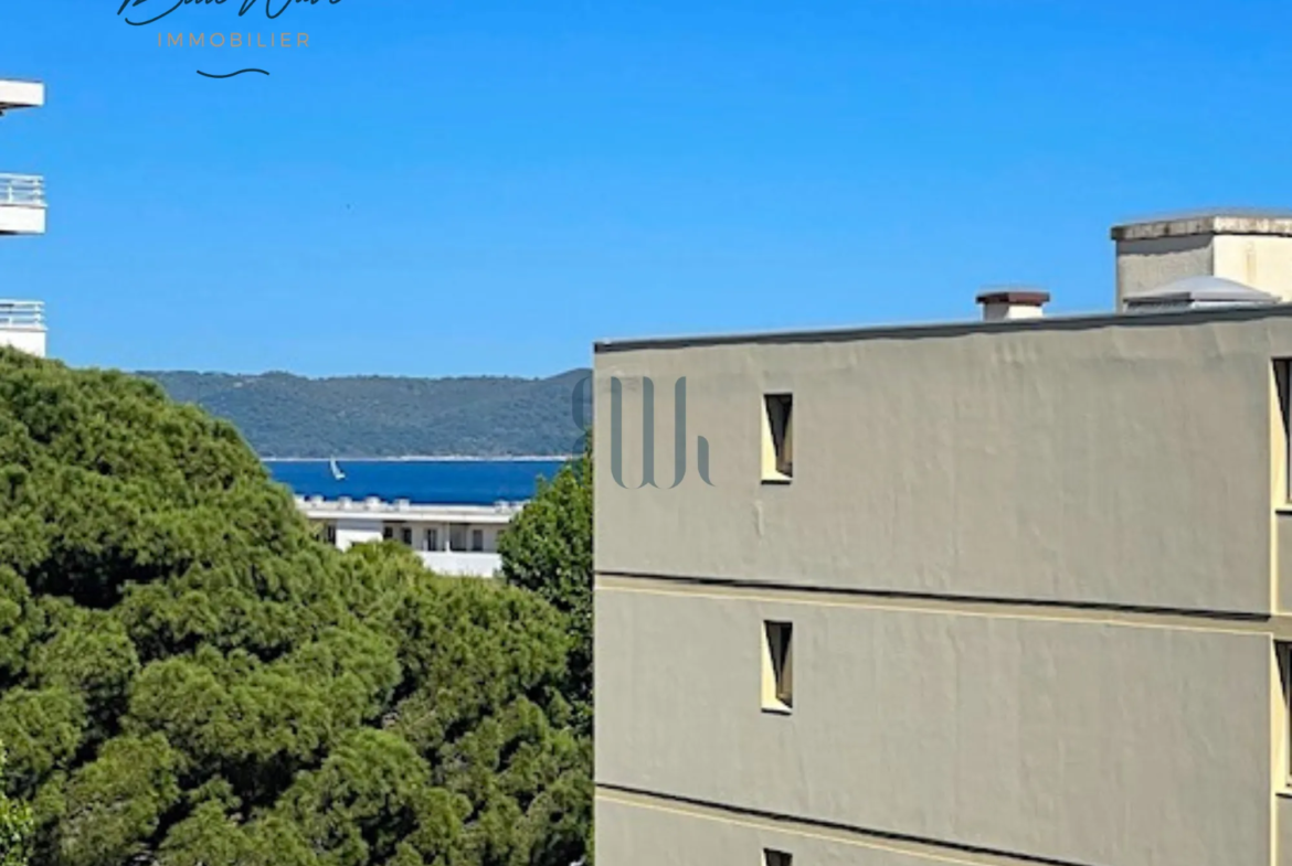 Appartement T2 avec aperçu sur mer à Cavalaire-sur-Mer 