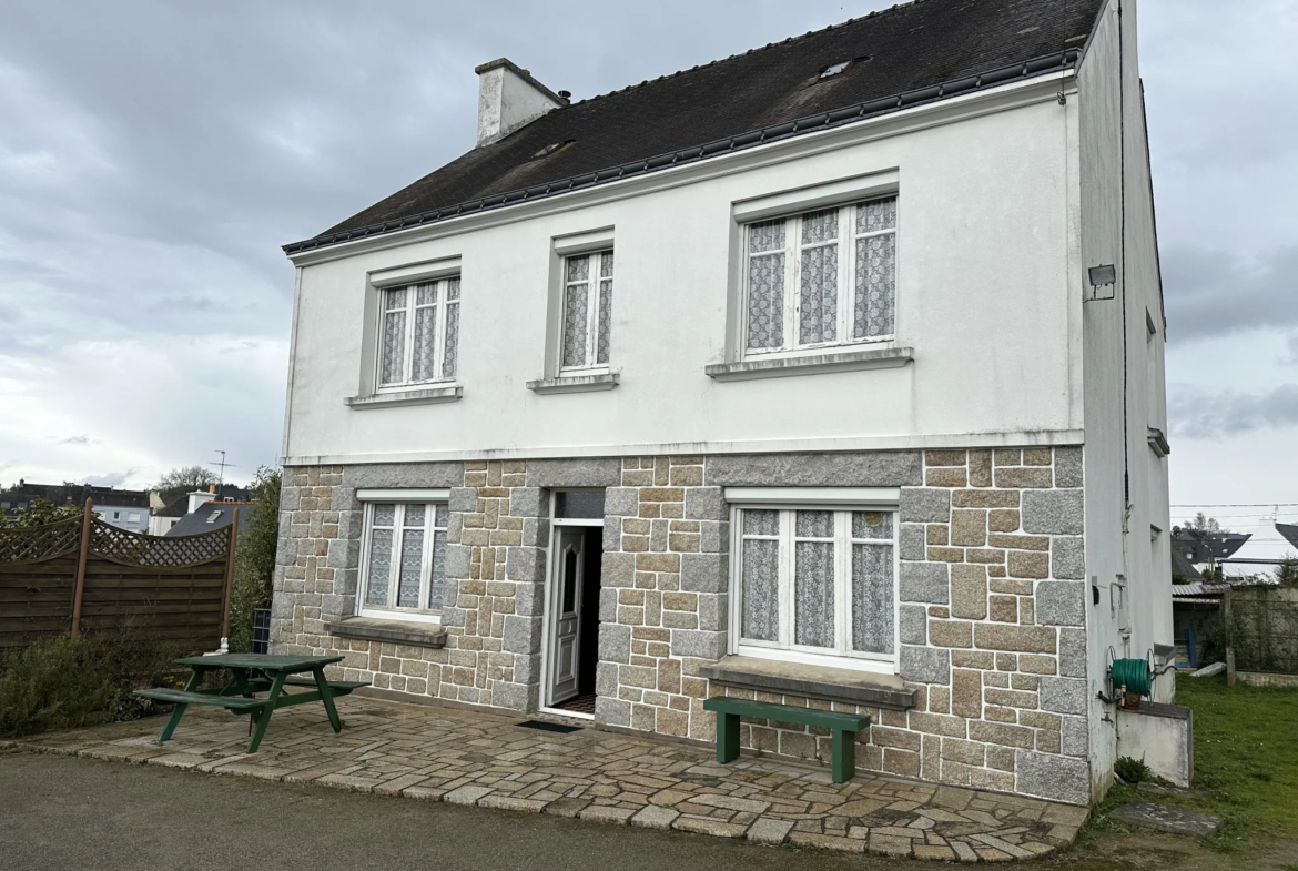 Maison à vendre en cœur de ville de Baud - 5 chambres, terrain constructible 