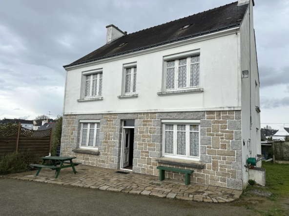 Maison à vendre en cœur de ville de Baud - 5 chambres, terrain constructible