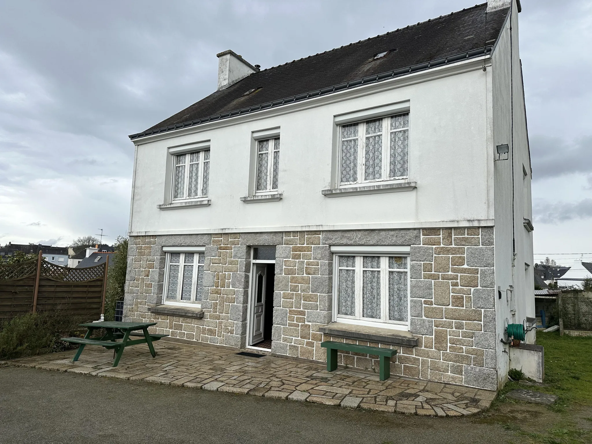 Maison à vendre en cœur de ville de Baud - 5 chambres, terrain constructible 