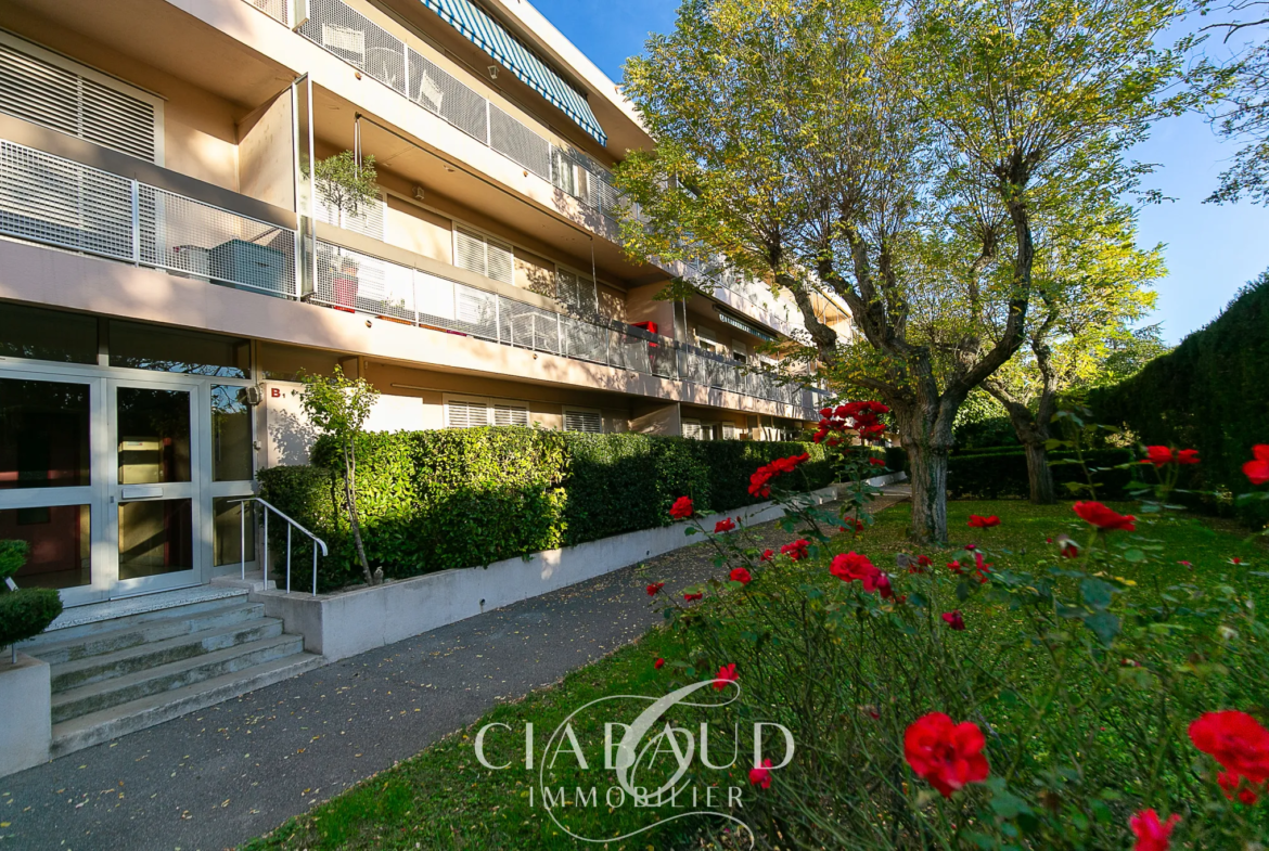 Appartement T3 de 78 m² avec balcon et garage à Luynes 