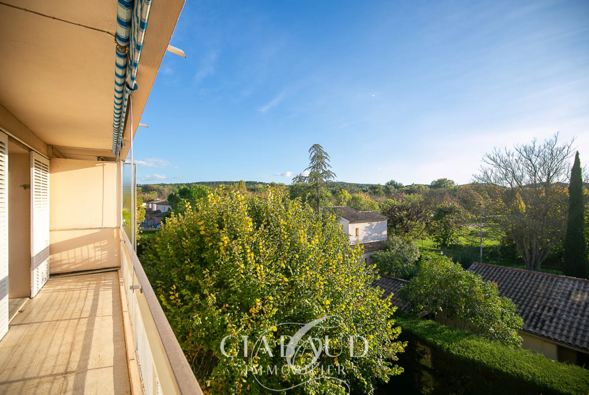 Appartement T3 de 78 m² avec balcon et garage à Luynes 