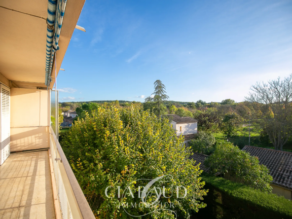 Appartement T3 de 78 m² avec balcon et garage à Luynes