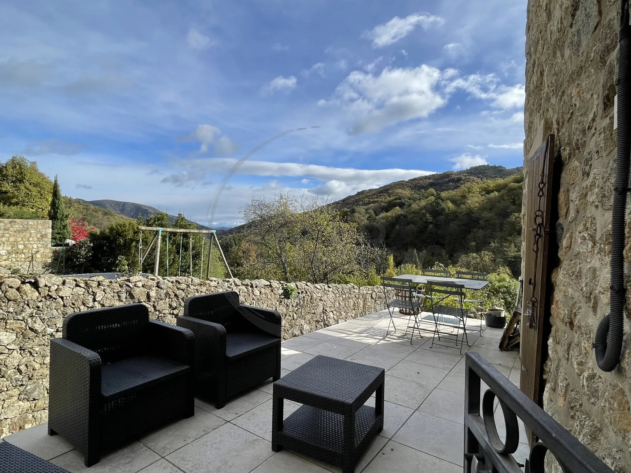 Maison historique de 75 m² avec terrain à Saint-Julien-Du-Gua 