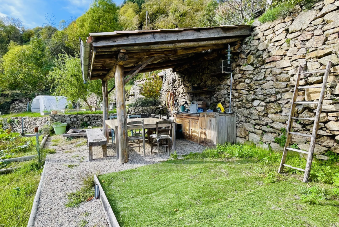 Maison historique de 75 m² avec terrain à Saint-Julien-Du-Gua 