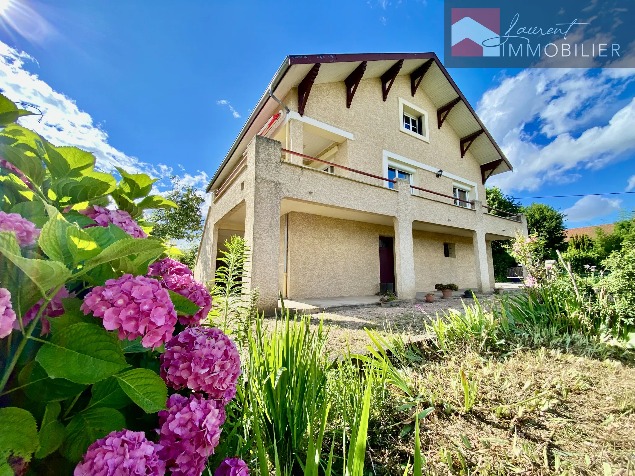 À vendre : Grande maison à Saint-Martin-Belle-Roche avec vue sur la Saône 