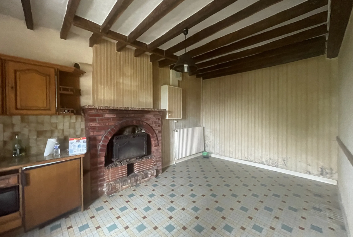 Maison de bourg à rénover à Genest Saint Isle - 117 m² - 111 300 € 