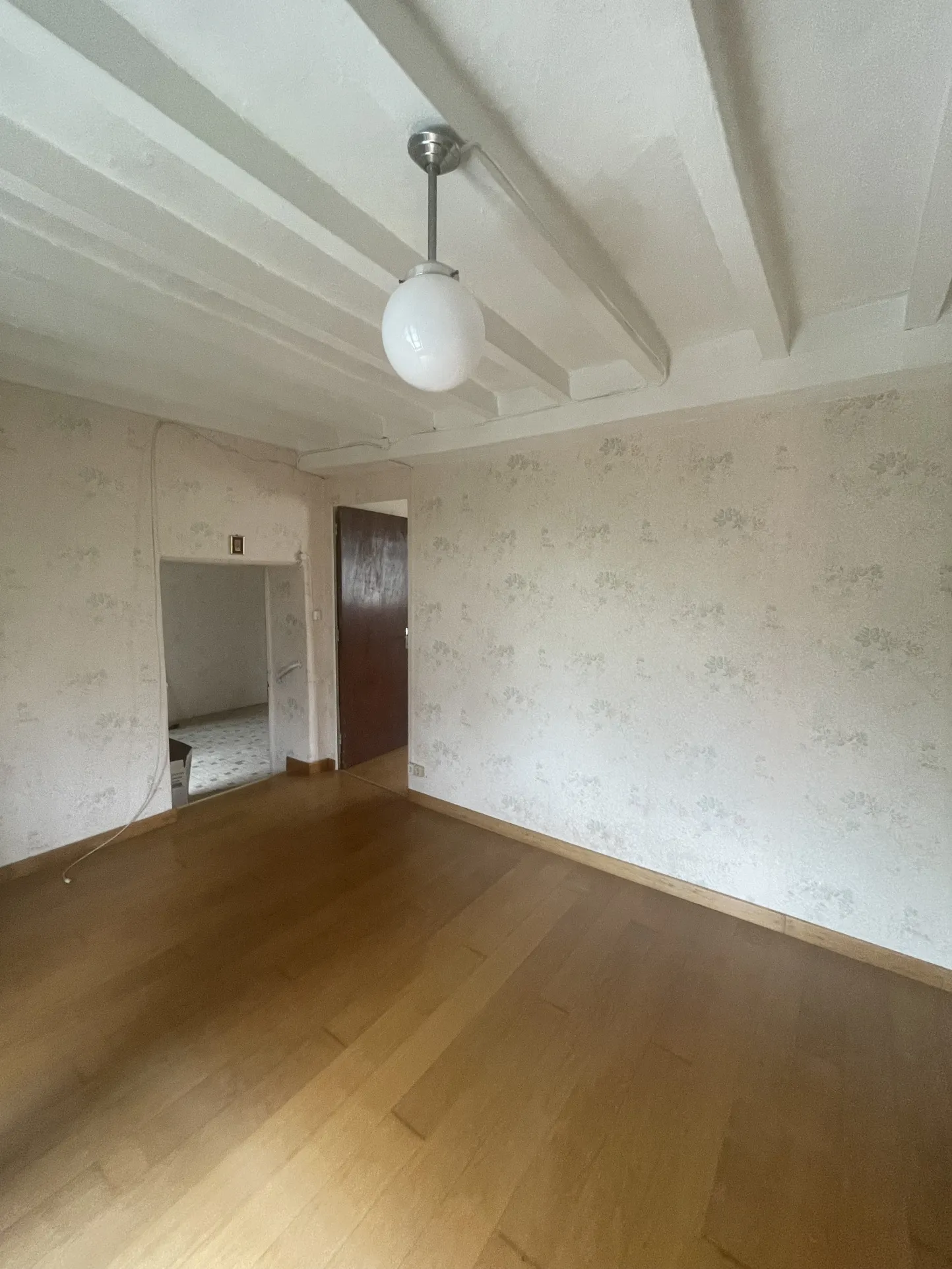 Maison de bourg à rénover à Genest Saint Isle - 117 m² - 111 300 € 