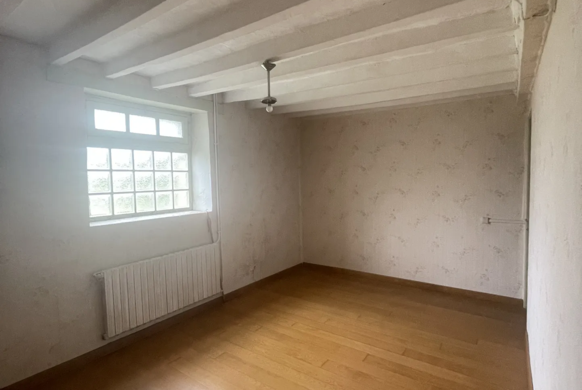 Maison de bourg à rénover à Genest Saint Isle - 117 m² - 111 300 € 