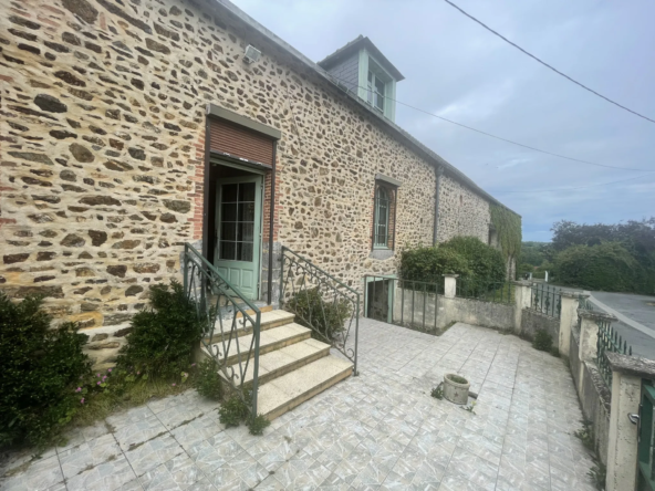 Maison de bourg à rénover à Genest Saint Isle - 117 m² - 111 300 €