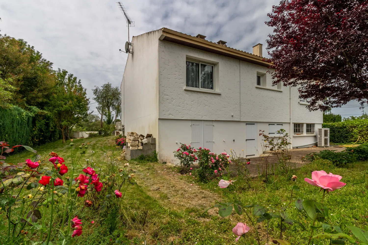 Maison à vendre à Corme-Royal - 4 chambres, garage et jardin 