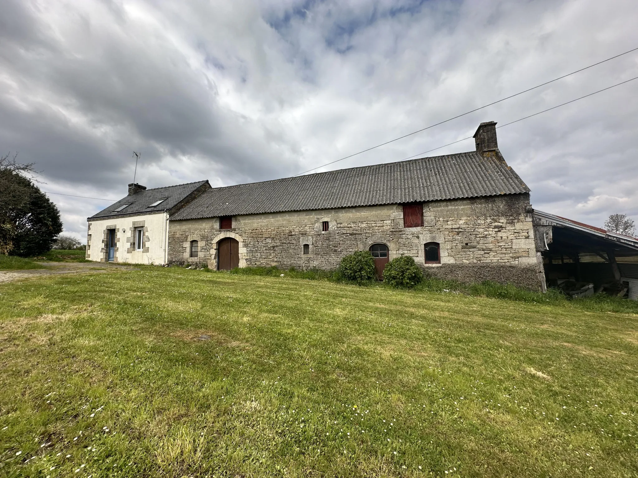 Maison de Village à Guenin avec Terrain et Longère à Rénovation 